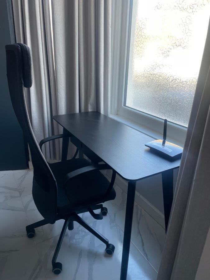 Amazing 3 Bedroom, 2 Bathroom, Ground Floor Flat With Garden, Near Train Station And Bus Stop Λονδίνο Εξωτερικό φωτογραφία